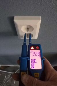 Stopcontactstroommeten